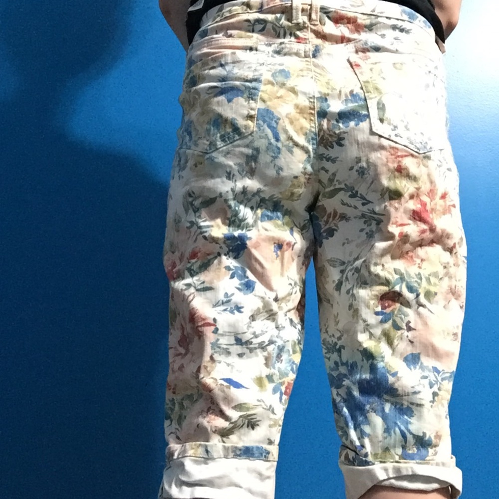 Flower Pattern Shorts - Picture 2 of 3